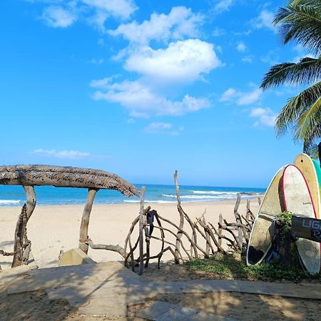 Light House Beach Hut Komari المظهر الخارجي الصورة