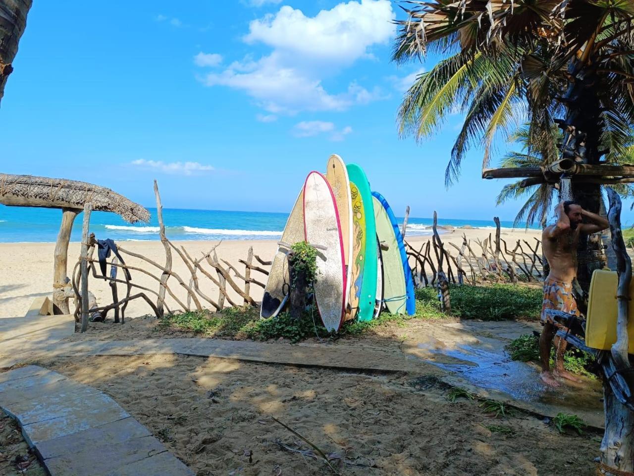 Light House Beach Hut Komari المظهر الخارجي الصورة