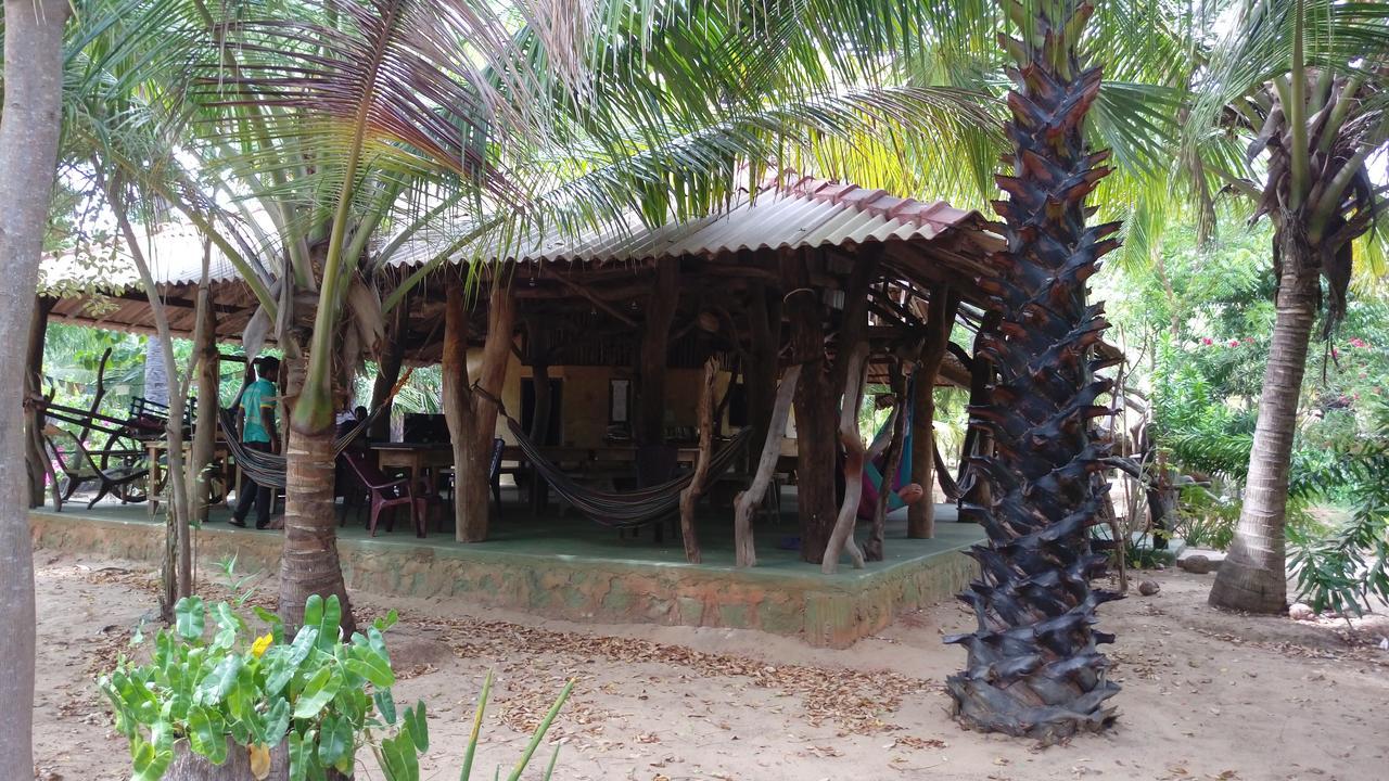 Light House Beach Hut Komari المظهر الخارجي الصورة