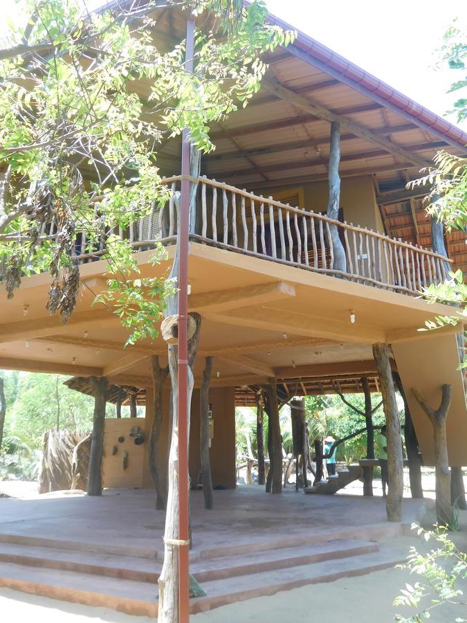 Light House Beach Hut Komari المظهر الخارجي الصورة